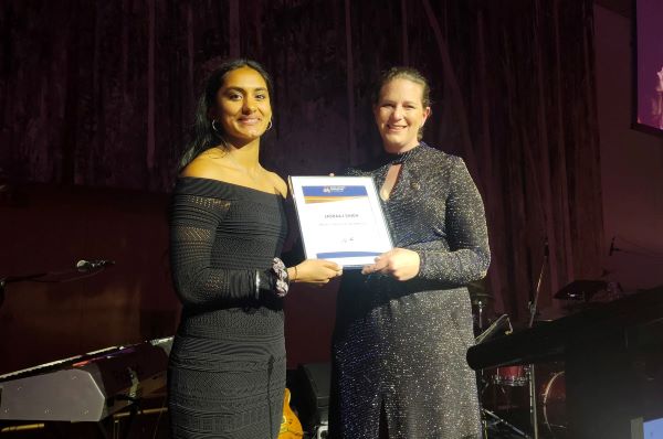 Final year medical student Jasraaj Singh (left) receiving the Rural Doctors Association of Australia’s (RDAA) Medical Student of the Year Award on Friday 14 October.