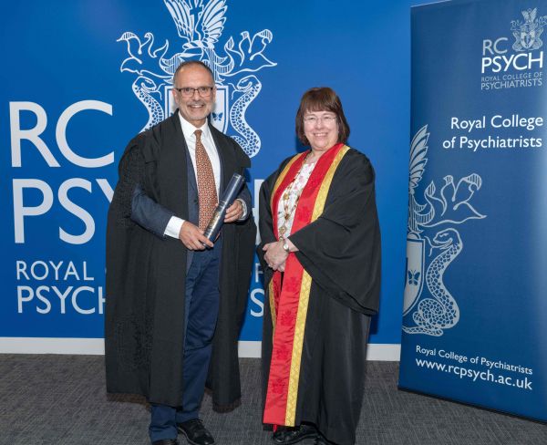 Professor Christos Pantelis receiving the award from Prof Helen Burn, the President of the Royal College of Psychiatrists.