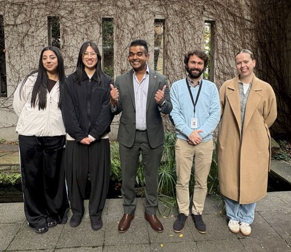 Honours student visit to The Florey