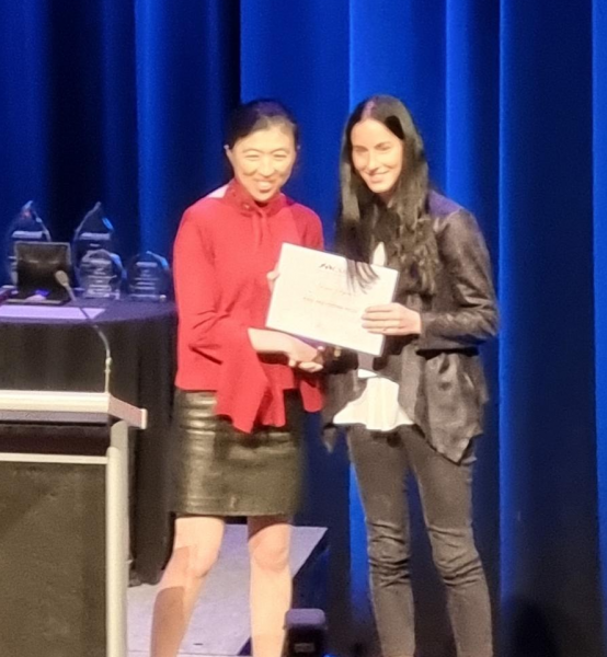 Dr Louise Segan receiving the Cardiology Prevention Prize at the 2022 CSANZ Scientific Meeting
