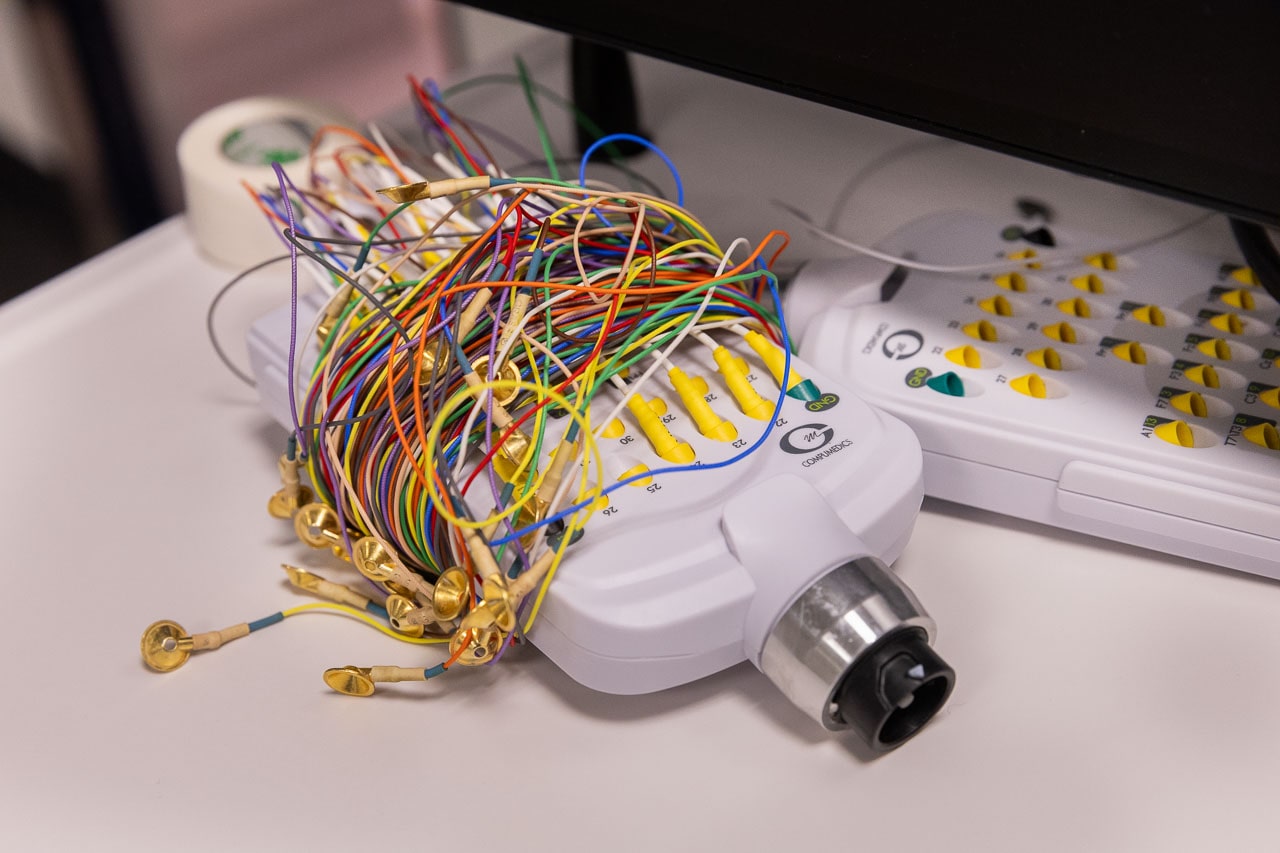 Electrical measuring device to record and detect epilepsy seizure activity